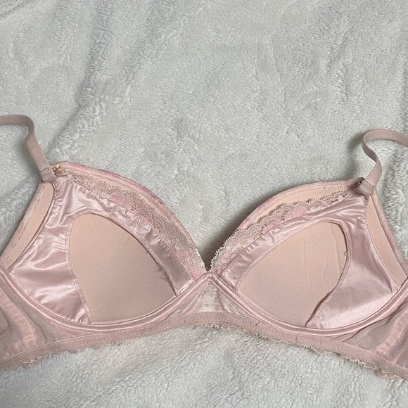 Victoria's Secret Blush Floral Lace Maternity Bra - Picture 3 of 5